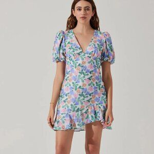 NEW! ASTR The Label Flutter Sleeve Cutout Floral Mini Dress L